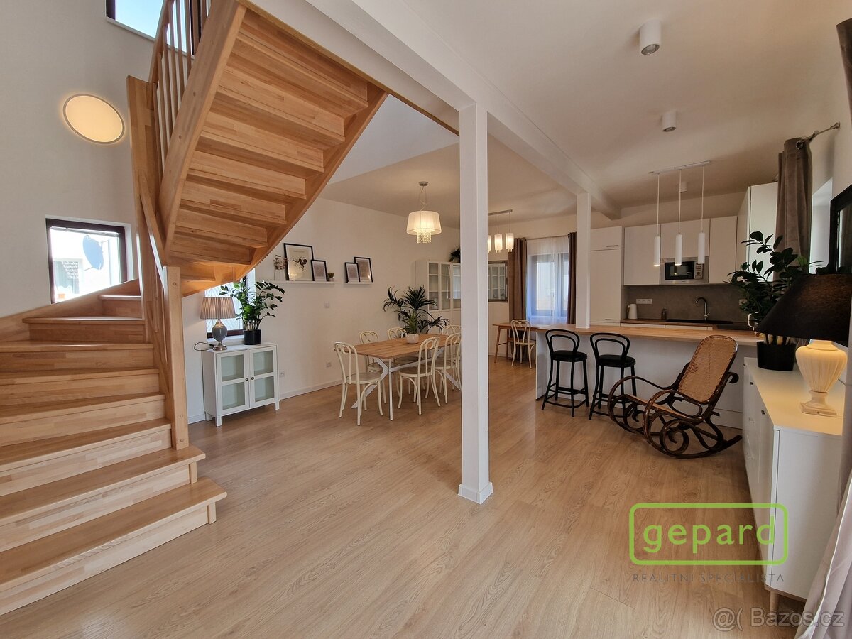Prodej rodinného domu s prosperujícím ubytováním Airbnb – Ka - 8