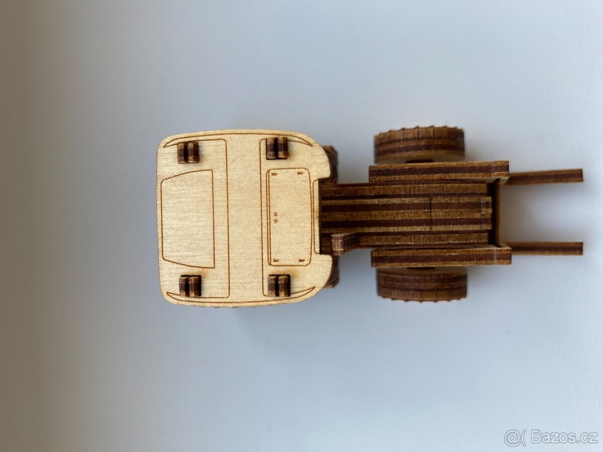 Nový dřevěný model Zetor Proxima - 8