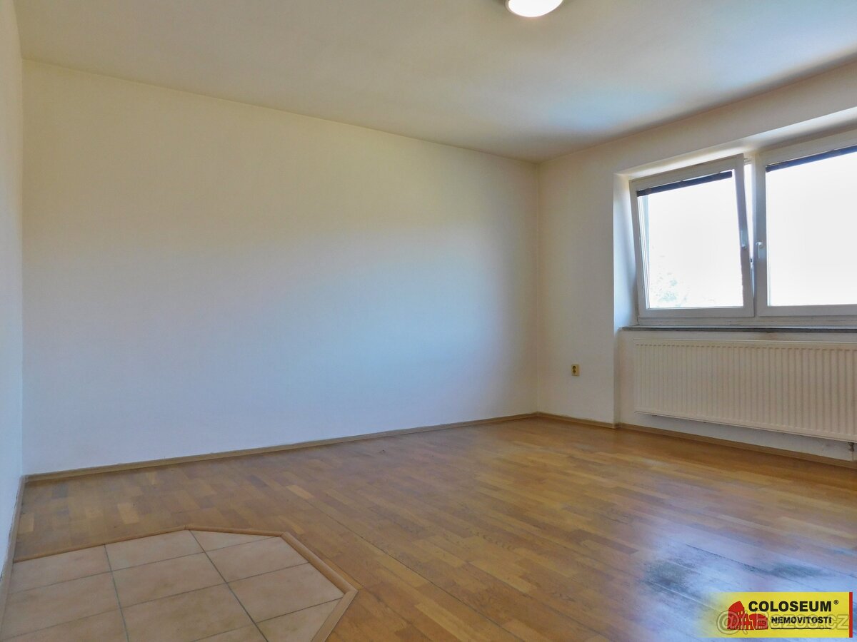 Hustopeče, byt OV 2+1, výhled do zeleně, krbová kamna, po re - 8