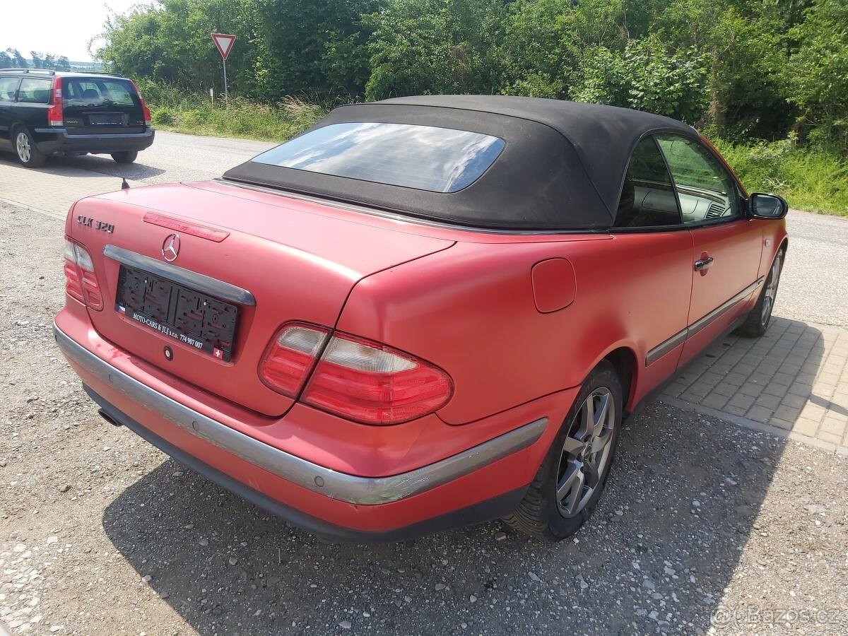 Mercedes-Benz CLK 320i - 8
