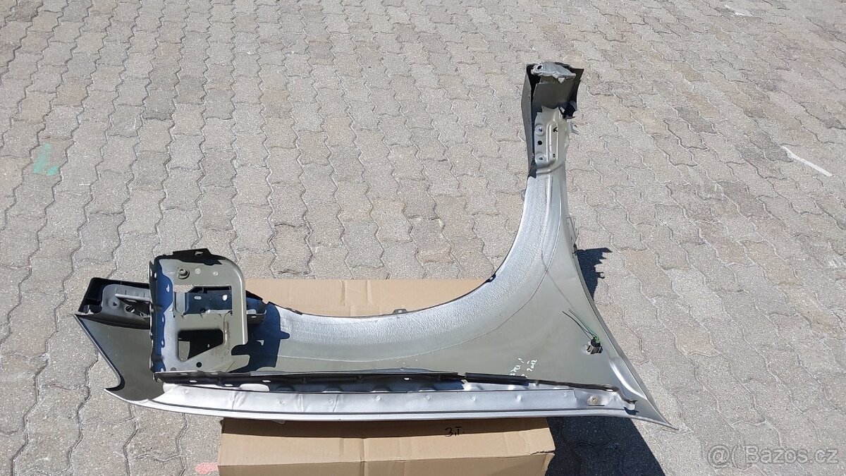 Dacia Duster – Blatníky přední stříbrné - 8