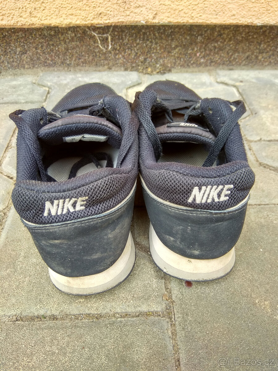 Chlapecké boty NIKE MD RUNNER 2 vel. 36 - černé - 8