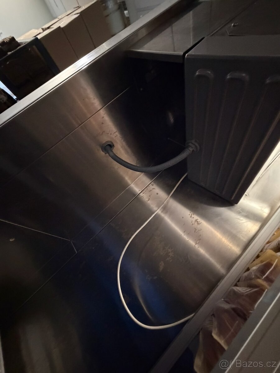 Profi chladící box - nerez, včetně regálů - 8