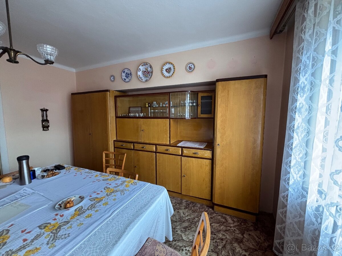 Starožitný nábytek a podobně - 8