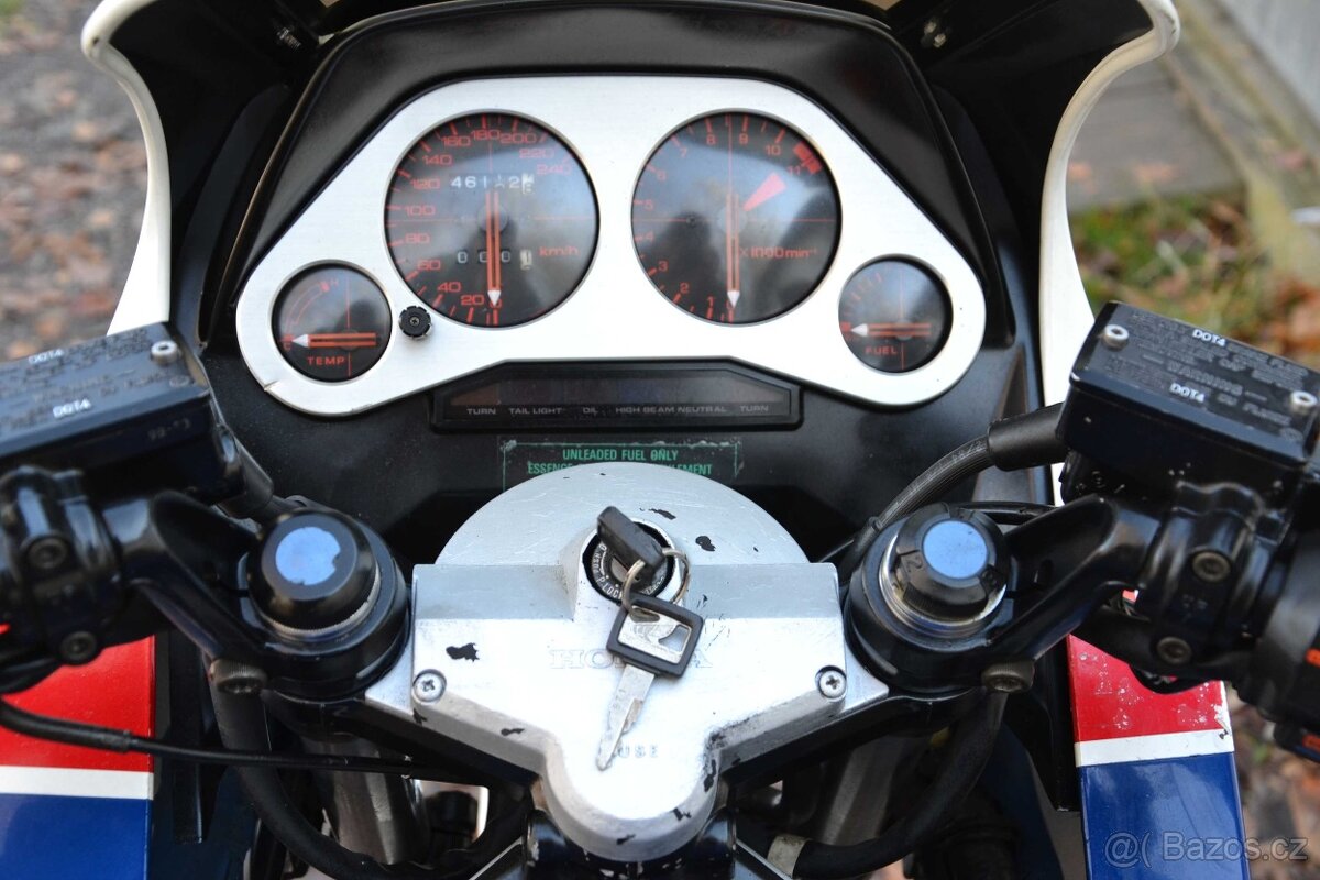 Honda VF 750F – RC15 - 8