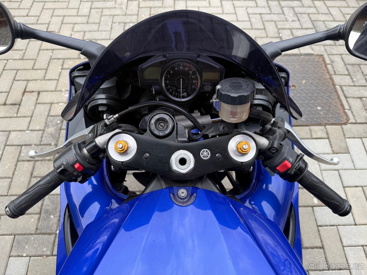 Yamaha YZF-R1 - 8