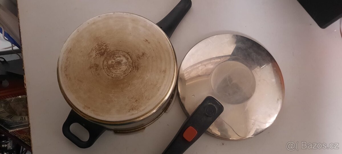 Tlakový hrnec (papiňák) objem 4L a 2,7L - 8