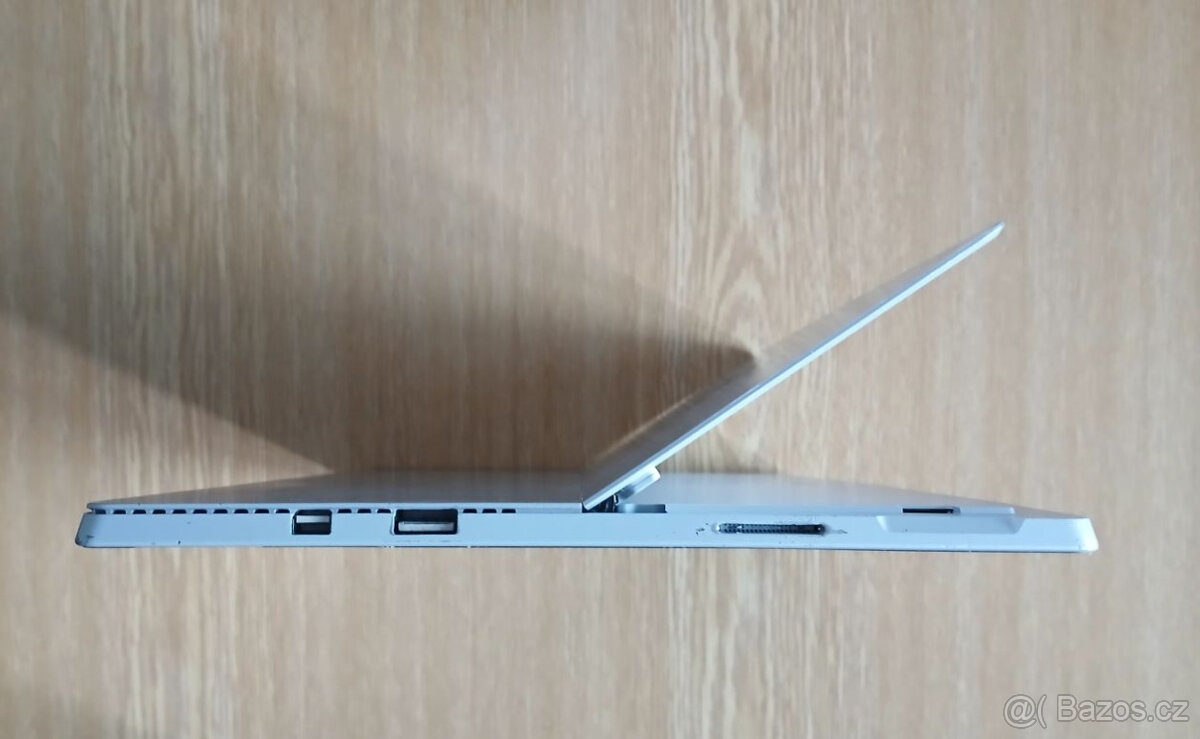 Výkonný tablet Microsoft Surface Pro 4 + klávesnice + pero - 8