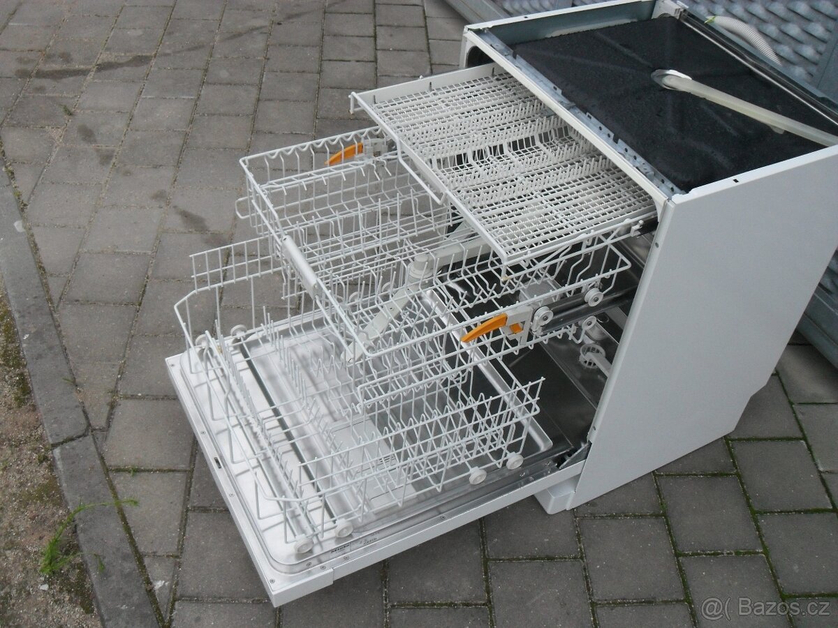 MIELE MYČKA,VOLNĚ STOJÍCÍ,POD KUCHYNSKOU LINKU,LCD,tř.A+ - 8