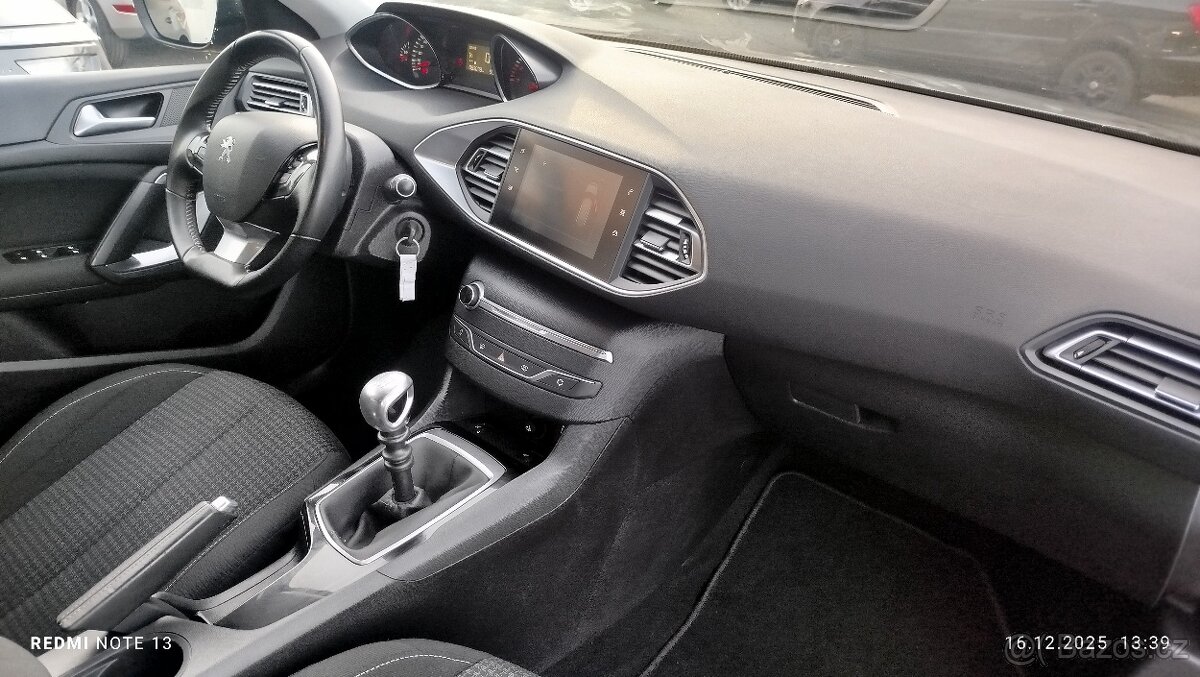 Peugeot 308 kombi 1.2 benzín, 2020 - 8