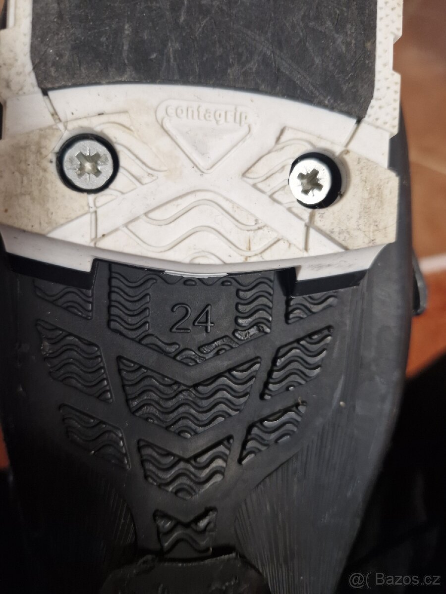 lyže a lyžařské boty - 8