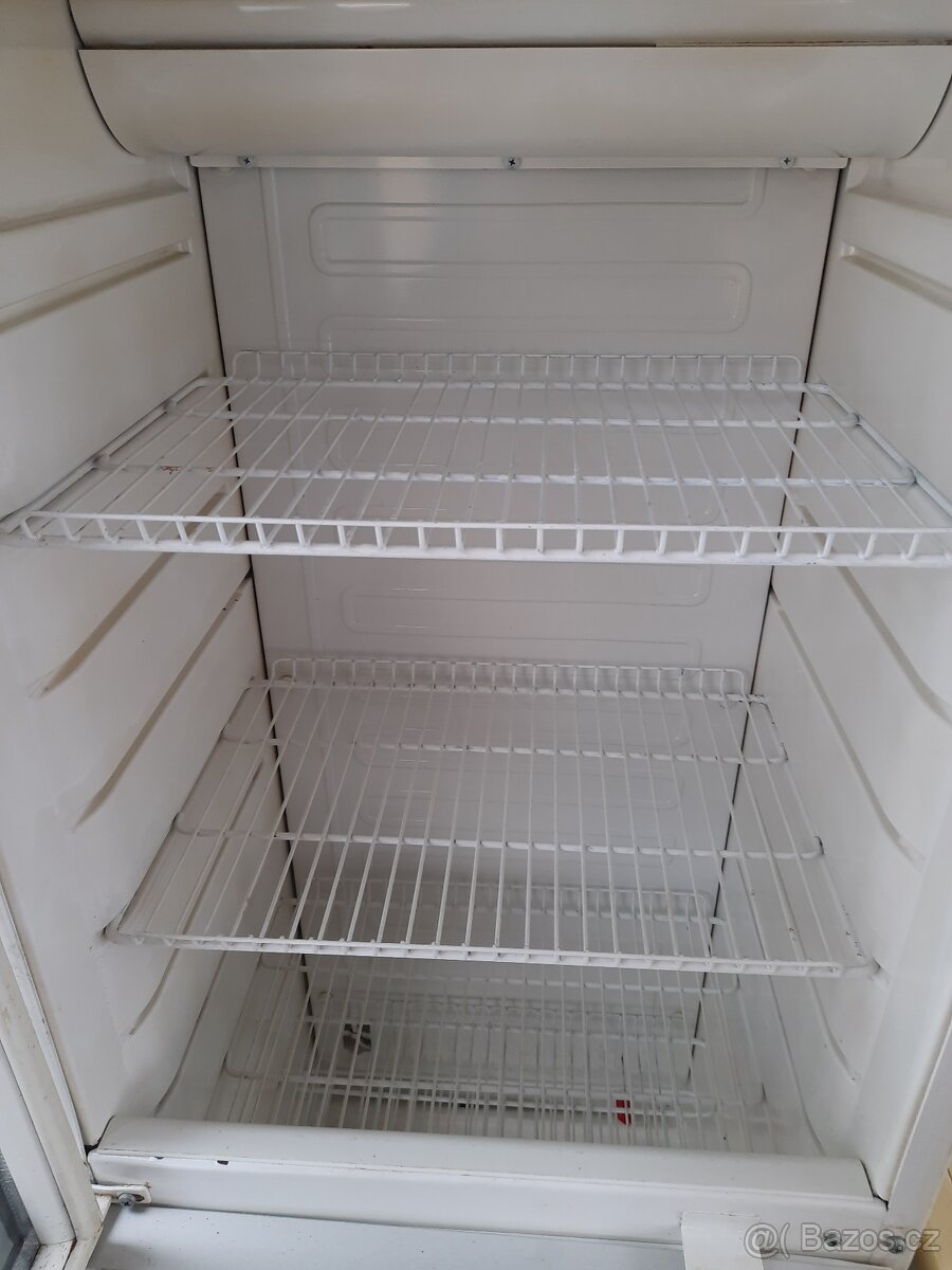 Prosklená lednice na nápoje - 8