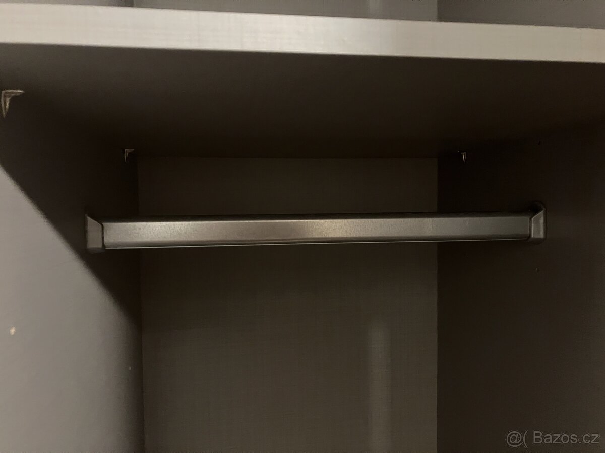 Šatní skříň - 8