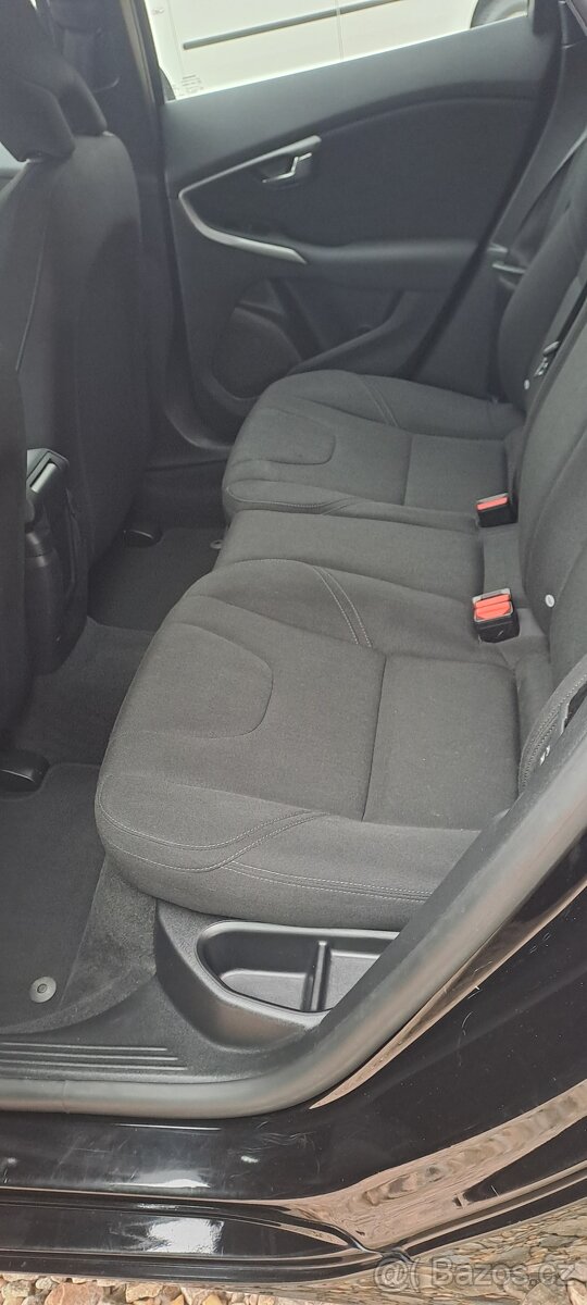 Volvo V40 2.0 D2 88kW NAVI - 8