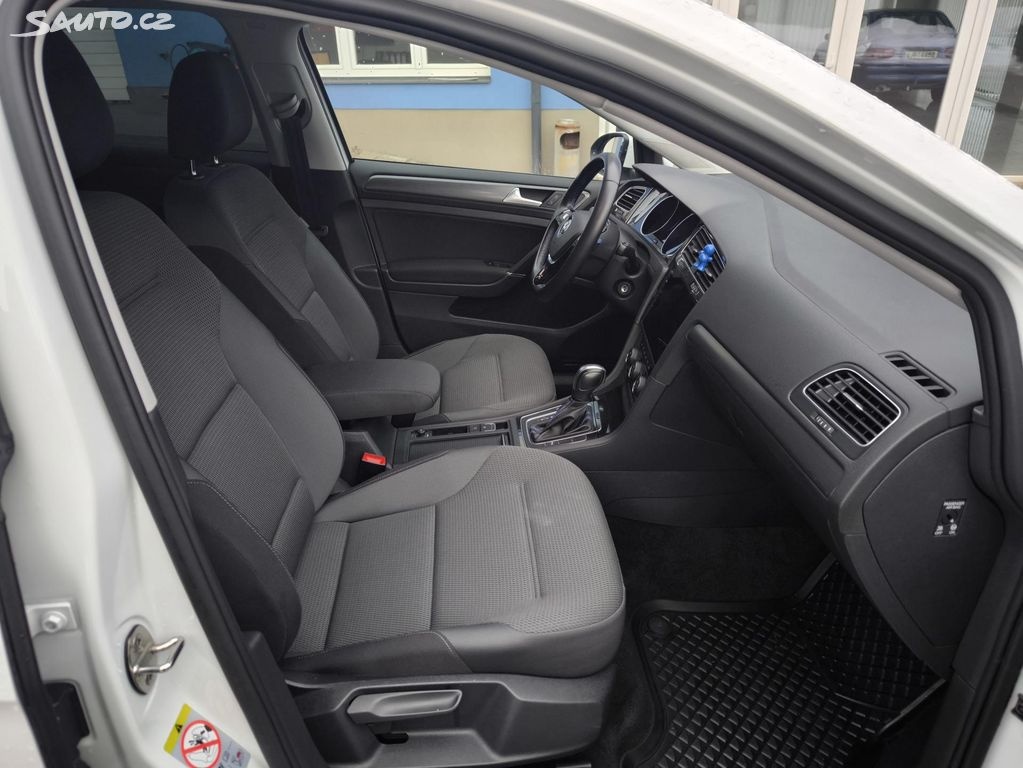 Volkswagen e-Golf - 8