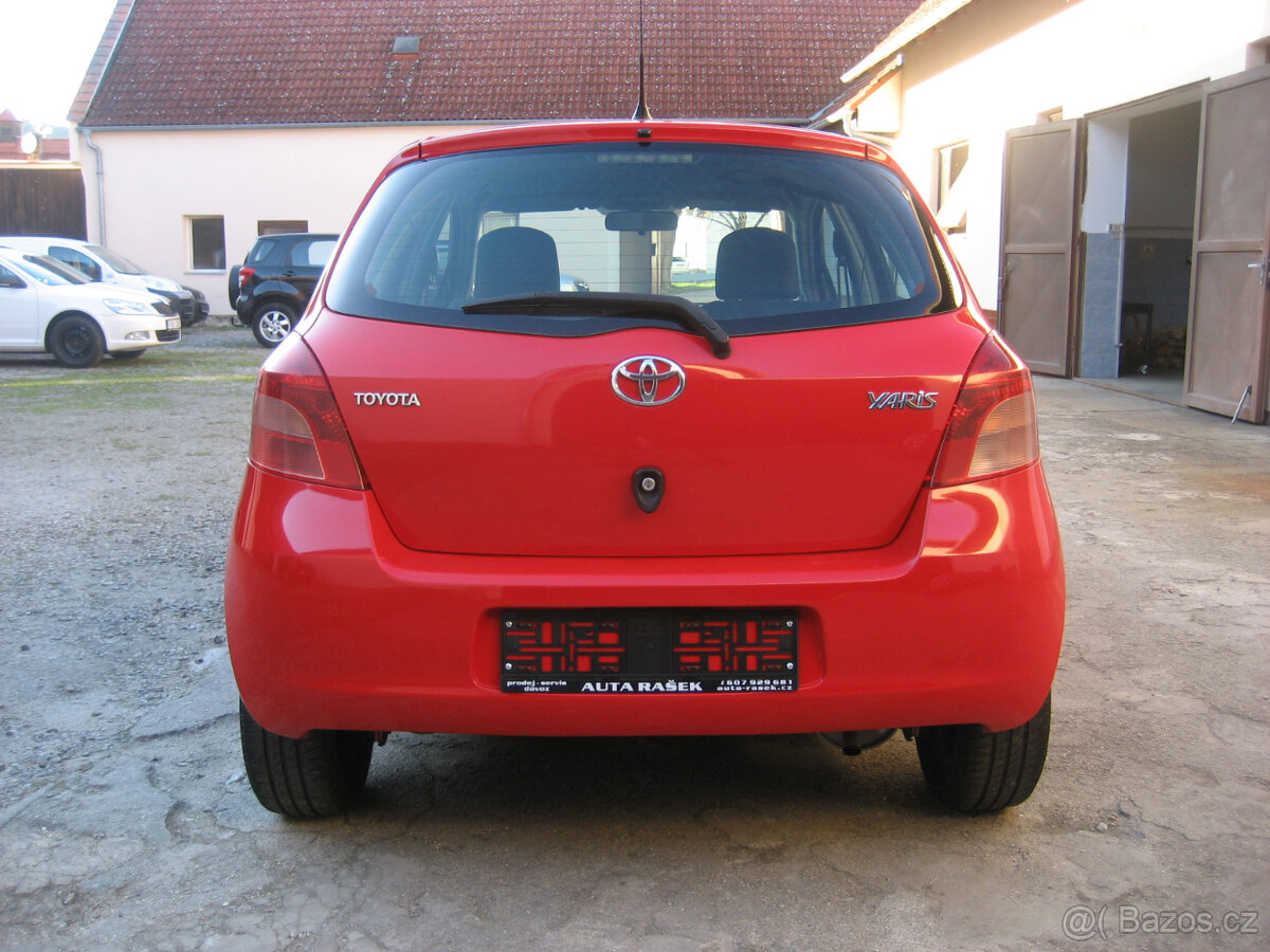 TOYOTA YARIS 1.0 - 8