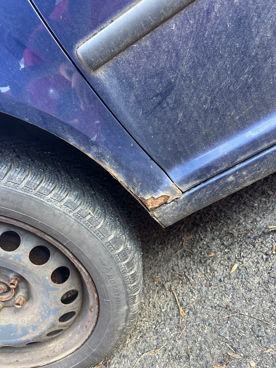 Auto na náhradní díly. - 8