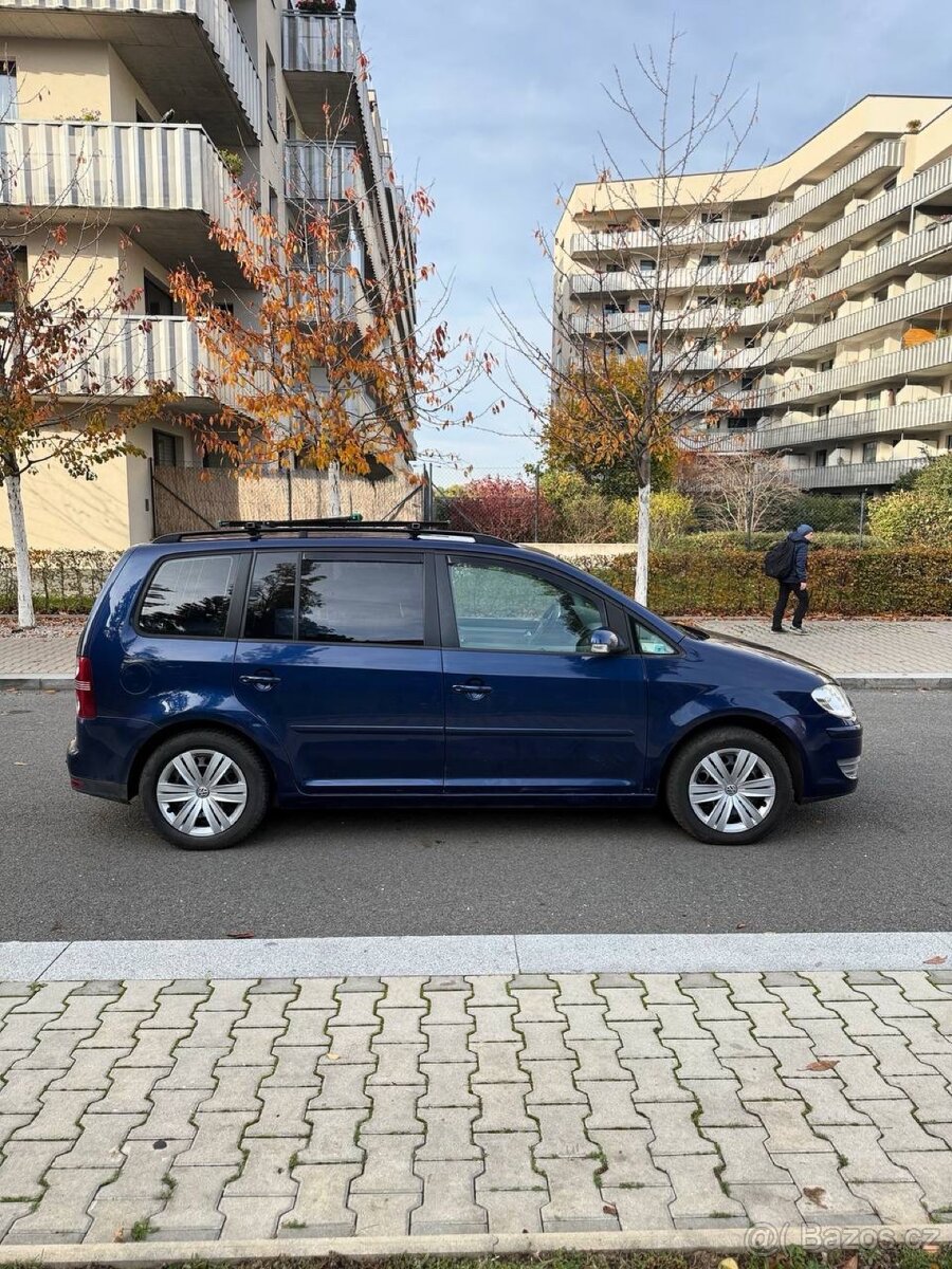 Volkswagen Touran Facelift 7 míst 1.9TDI Automat - 8