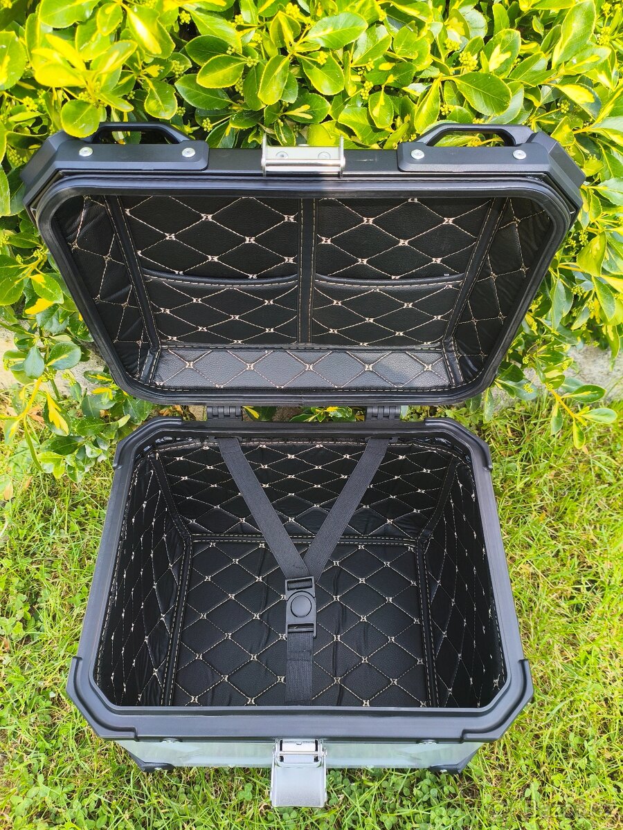 Hliníkový kufr na motorku (top case).Stříbrný.45 litrů. Nový - 8