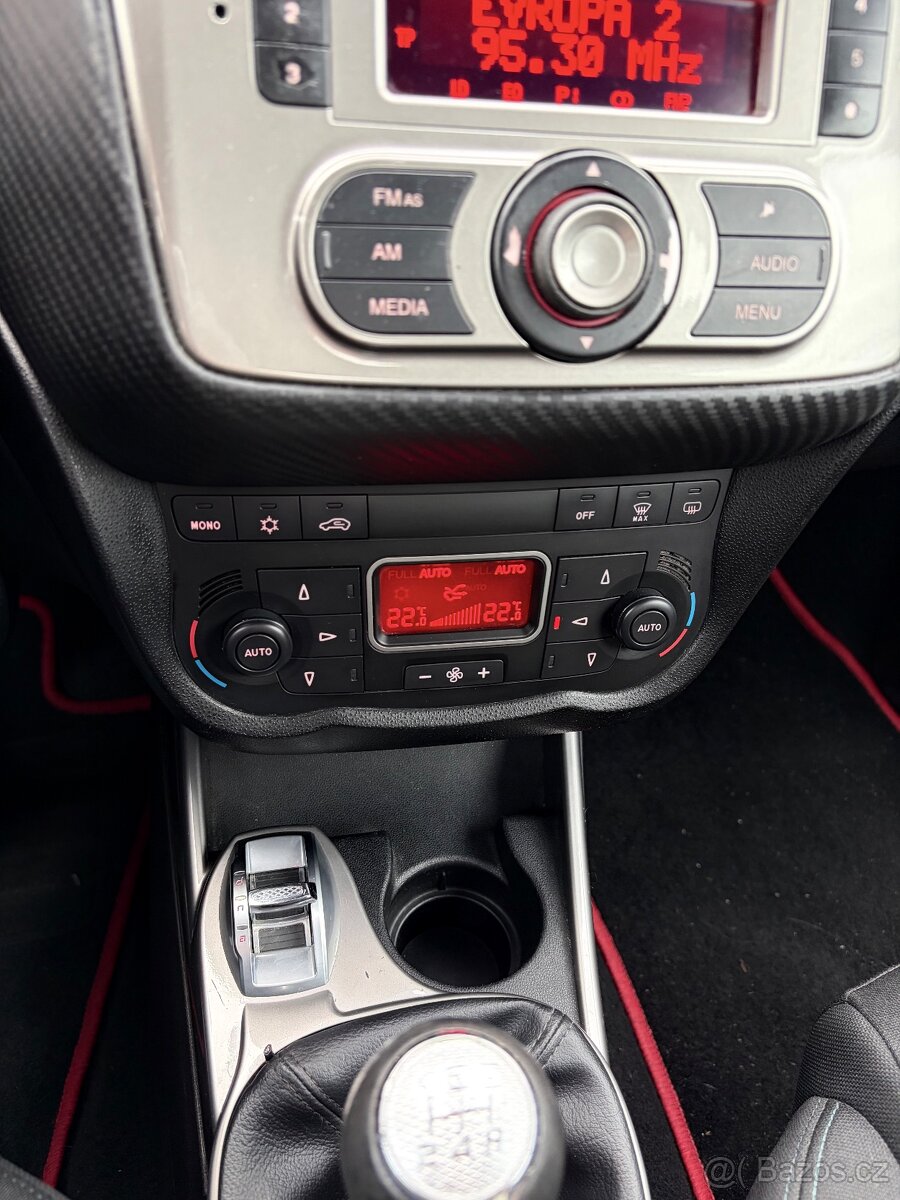 Alfa Romeo MiTo Sport 1.4 Turbo 99 kW manuál,17”alu,pěkná - 8