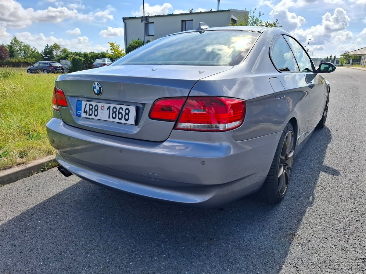 BMW e92 330ix manuál - 8