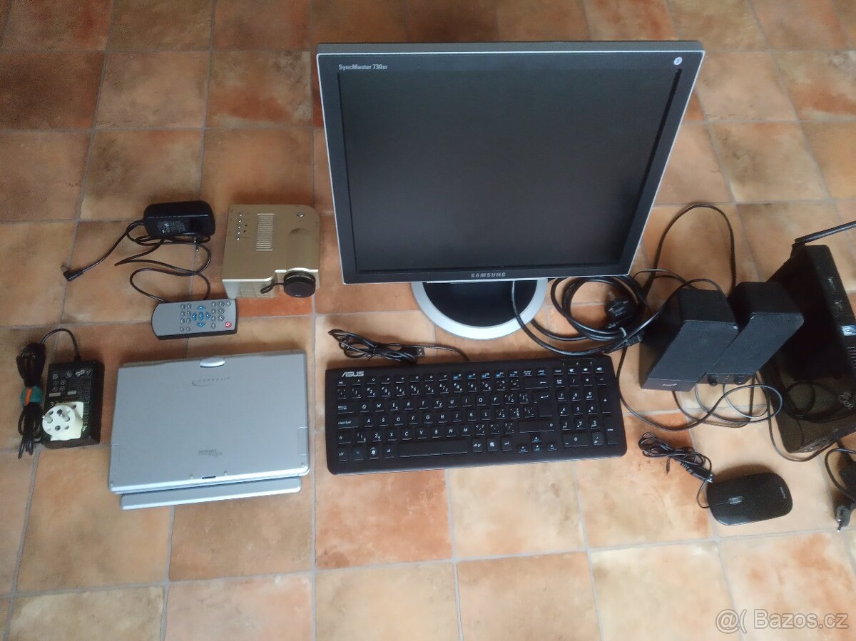 Prodám 2x dotykový mini PC tablet v jednom+led mini dataproj - 8