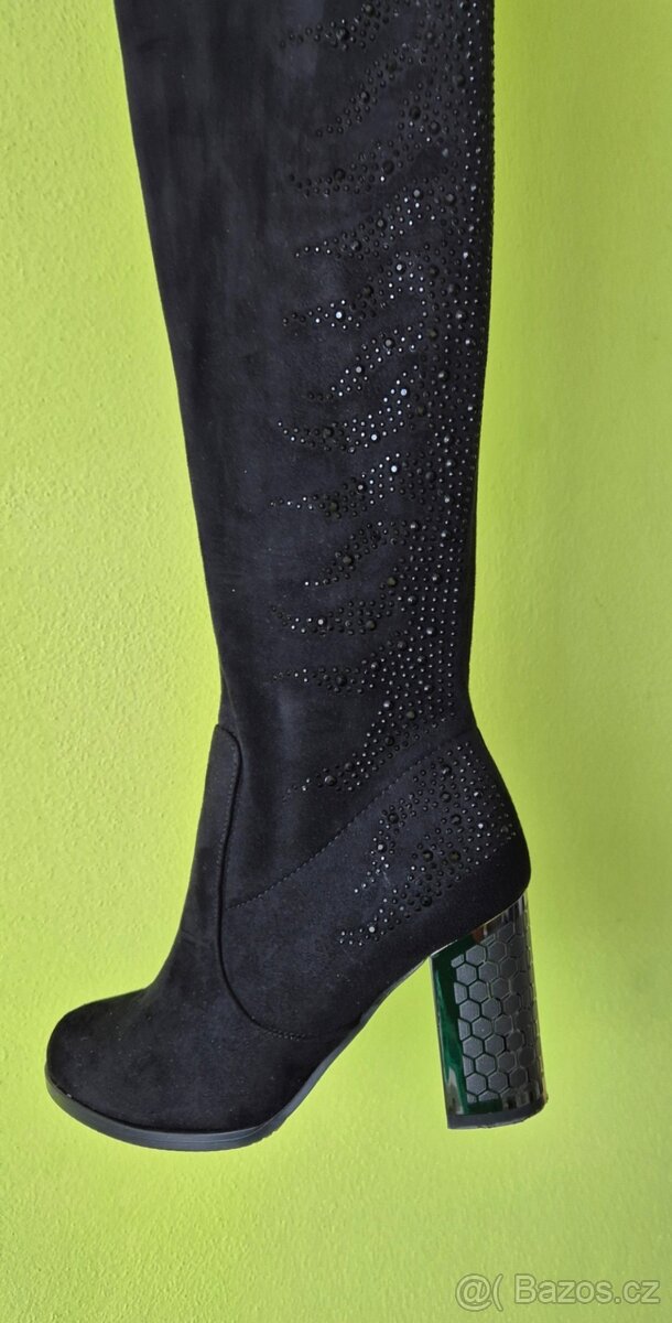 Elegantní semišové kozačky - 8