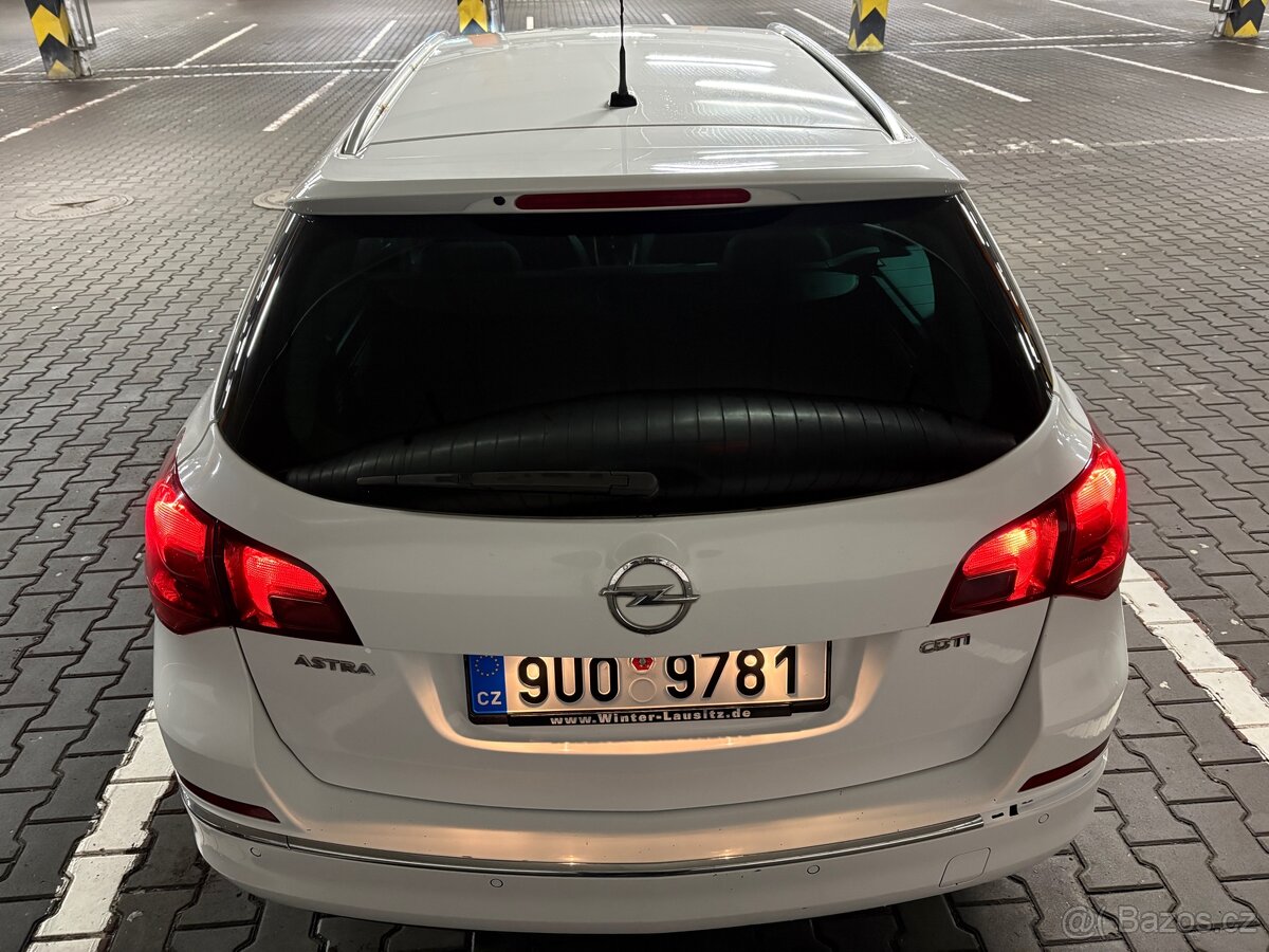 Opel Astra 1.7CDTI/92kw Xenony Výbava - 8