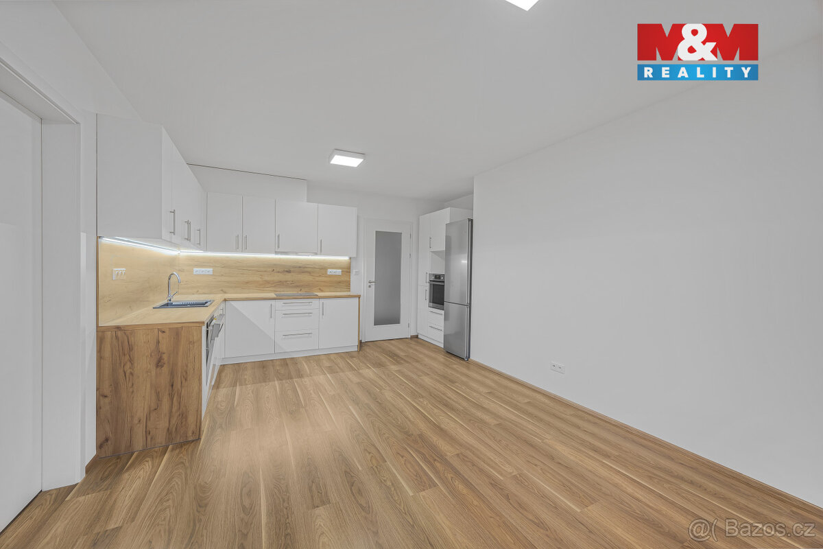 Pronájem bytu 3+kk, 74 m², Pardubice, ul. Bratr. Veverkových - 8
