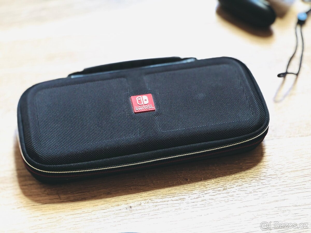 Nintendo Switch - Kompletní Příslušenství + 6 her - 8