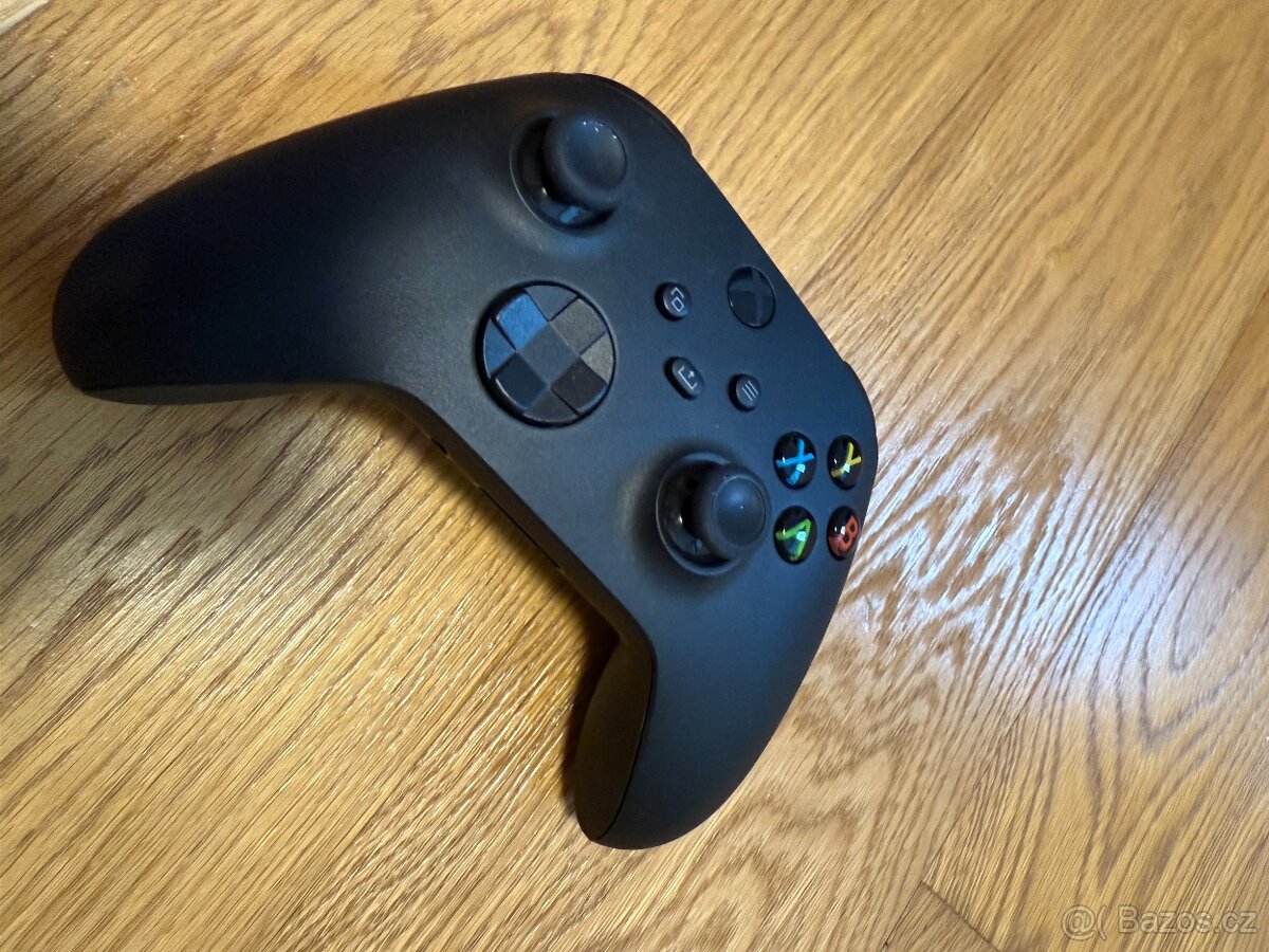 Xbox Series S 512GB + 3 ovladače - 8
