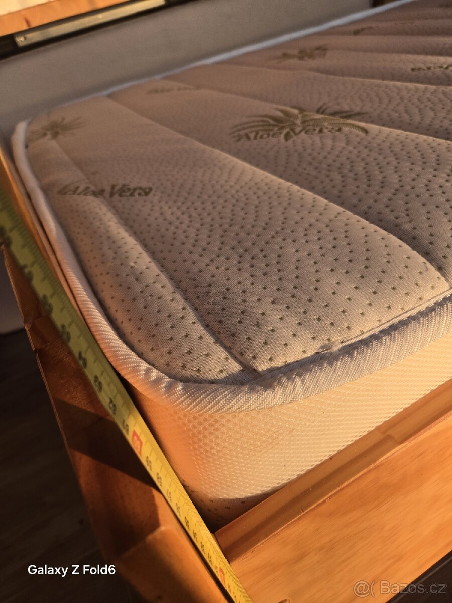 Postel + skoro nová matrace 200× 95 cm. - 8
