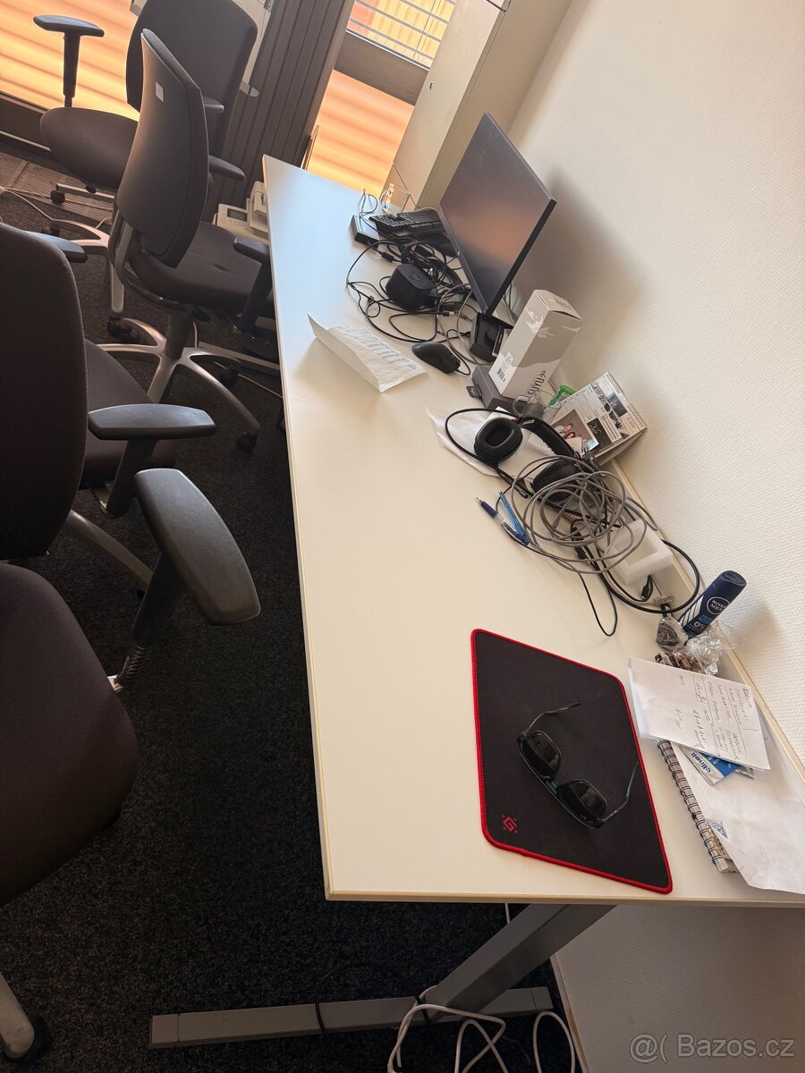 Kancelářský stůl - 8