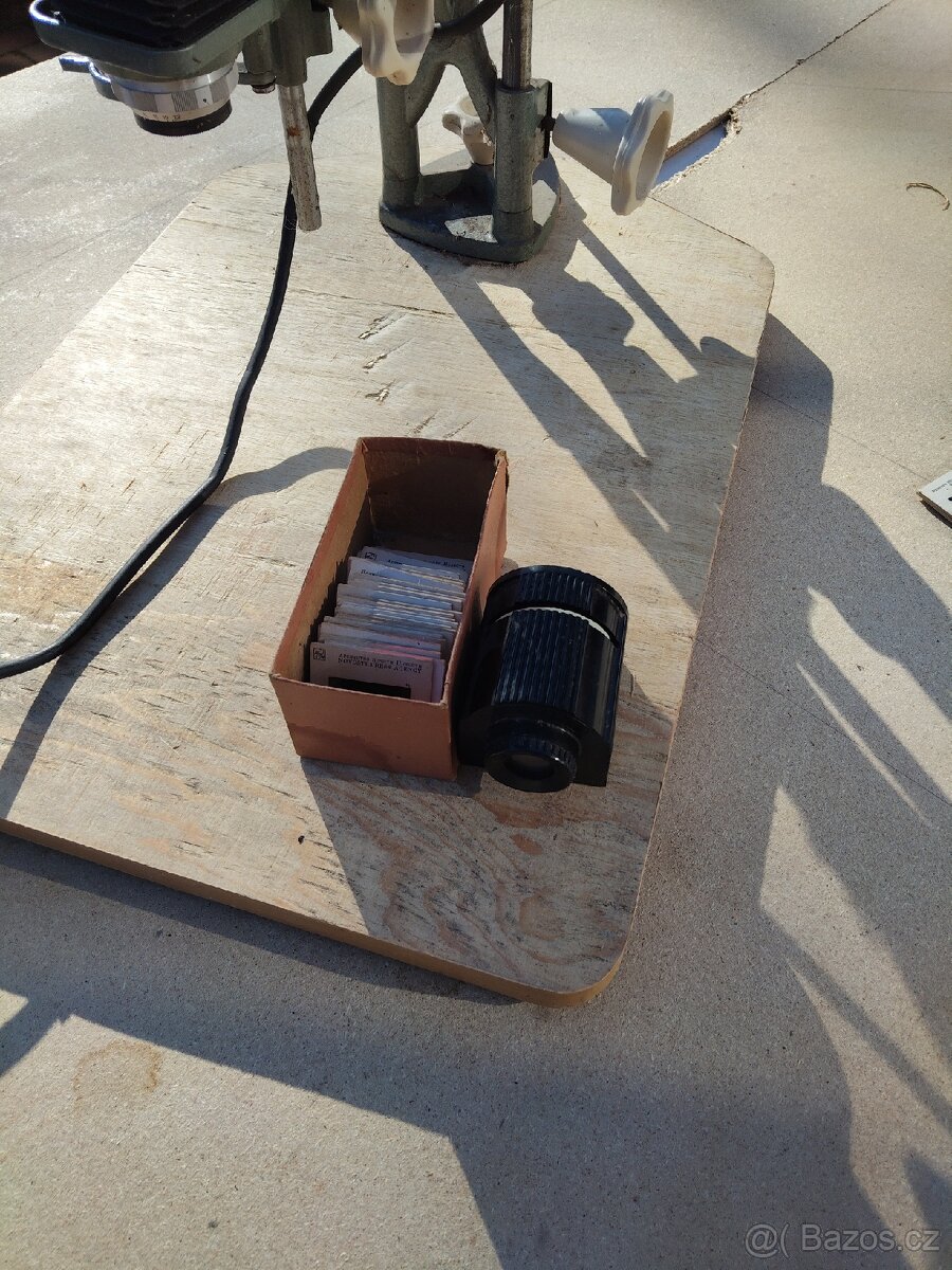 Zvětšovací zařízení a prohlížeč negativů - 8