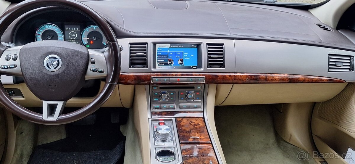 Jaguar XF, Jaguar XF 3.0D - 8