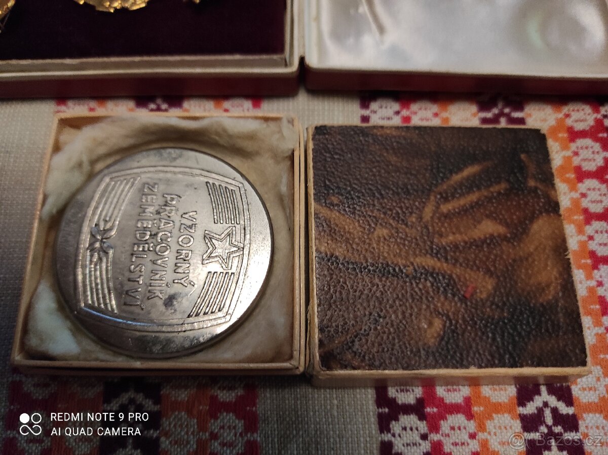 Plakety s medajle - 8