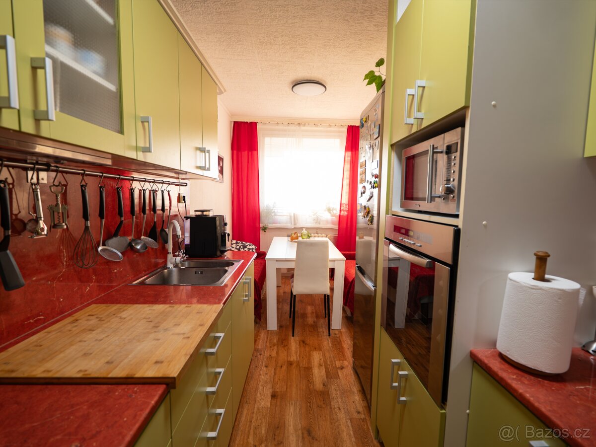 Byt 3+1 v OV po rekonstrukci, 84,6 m2 s prosklenou lodžií - - 8