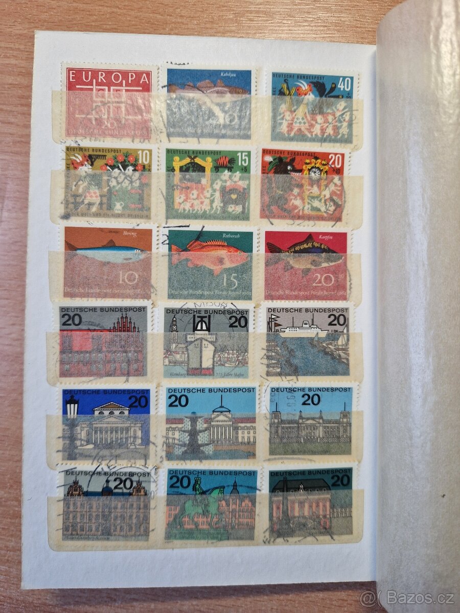 Poštovní známky v albu - 8