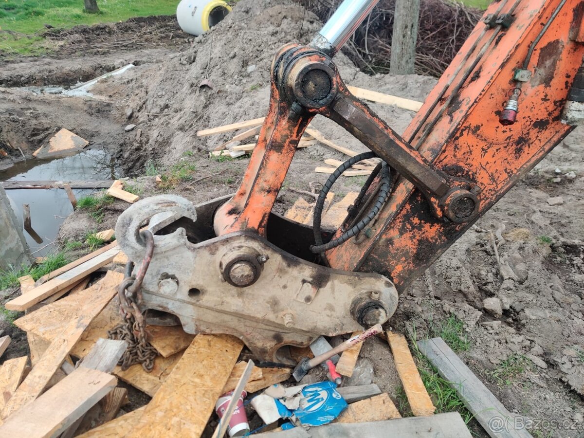 Pásový bagr HITACHI ZX210 LC-3 - 8