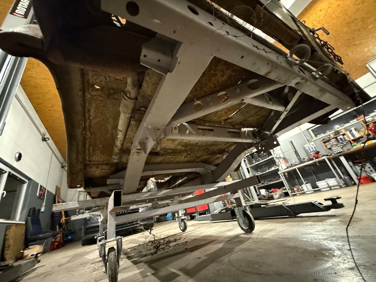 Predám zosilneny rám GAZ 69 A karosériu - 8