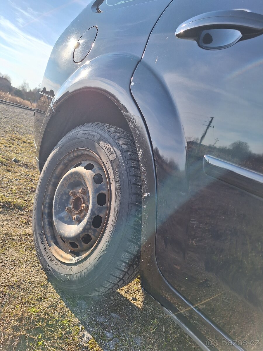 Ford Focus mk2 Ghia 1.6 benzín 74kw - 8