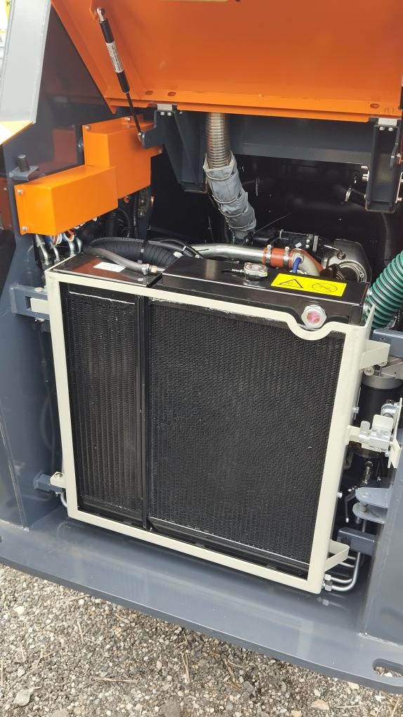 Locust 1004, smykem řízený nakladač, minibagr, bobek - 8