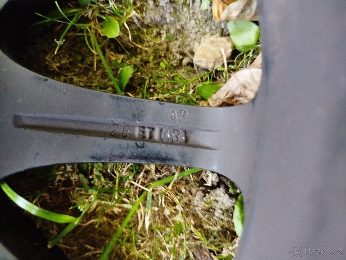 Disky R16 značky Dezent 7jx16h2 et43 - 8