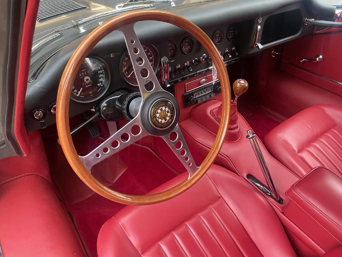 Jaguar E-Type 4.2 Series 1½ (1967) - 8