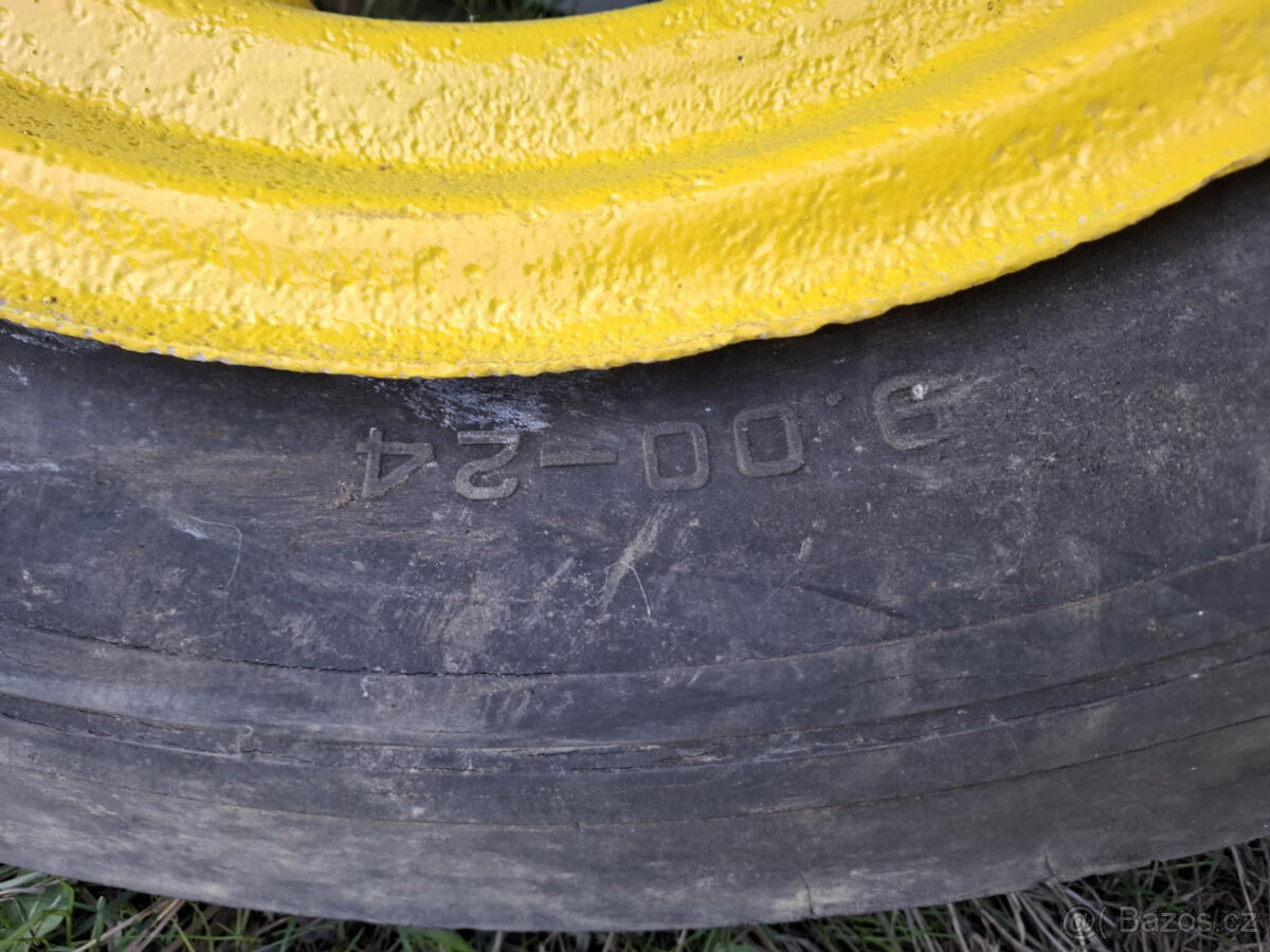 Staré kolo např. pro reklamu pneuservisu apod. - 8