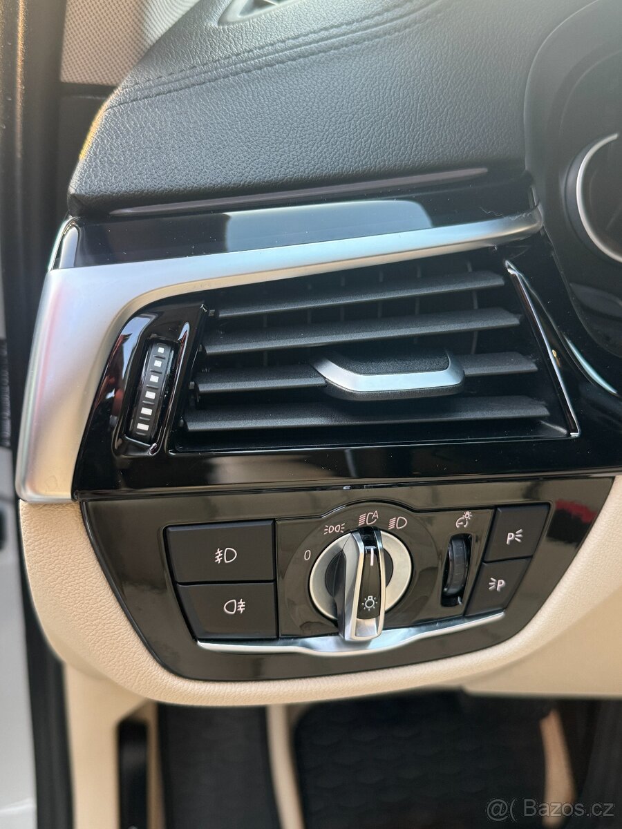 BMW 530XDrive Touring G31 - 8