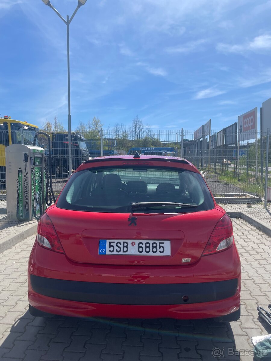 Peugeot 207 1.4i - 8