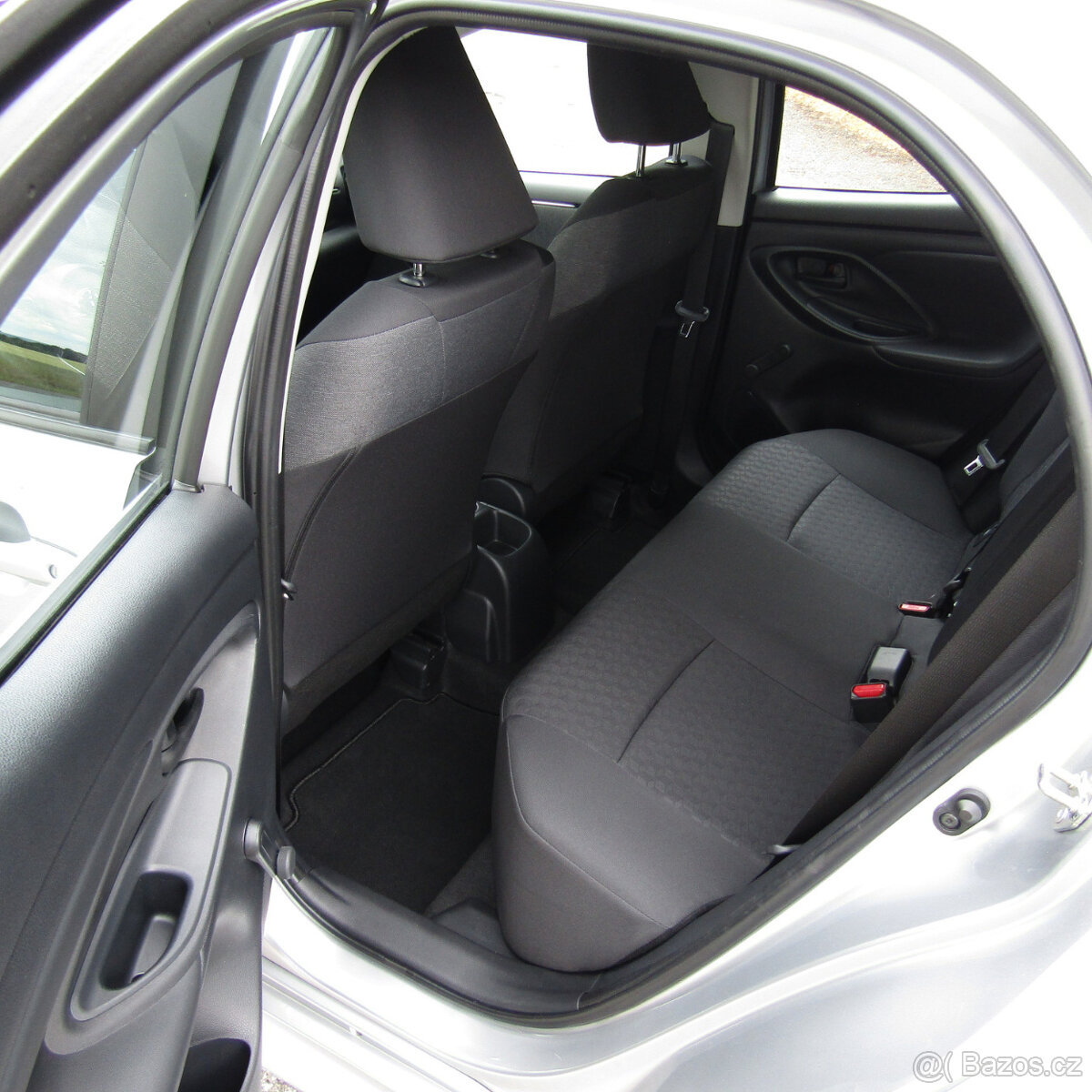 Toyota Yaris, 1,0i 53kw, BENZÍN, 2022, NAJETO 38 049km - 8