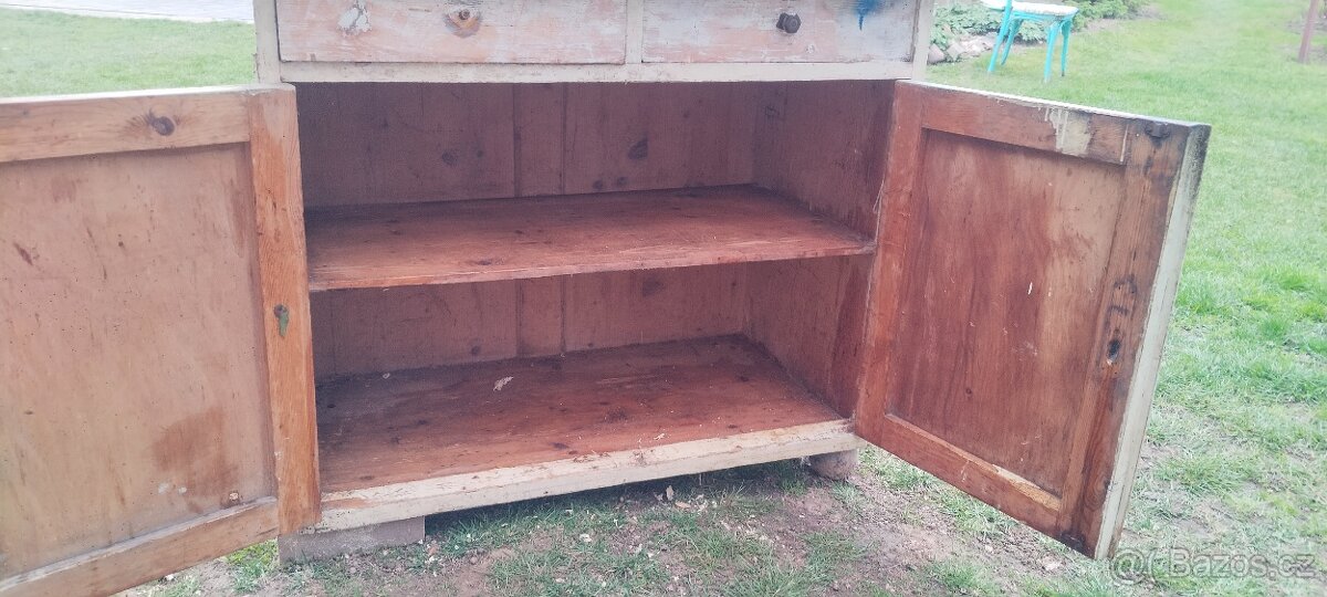 Starý kredenc, starožitný - 8