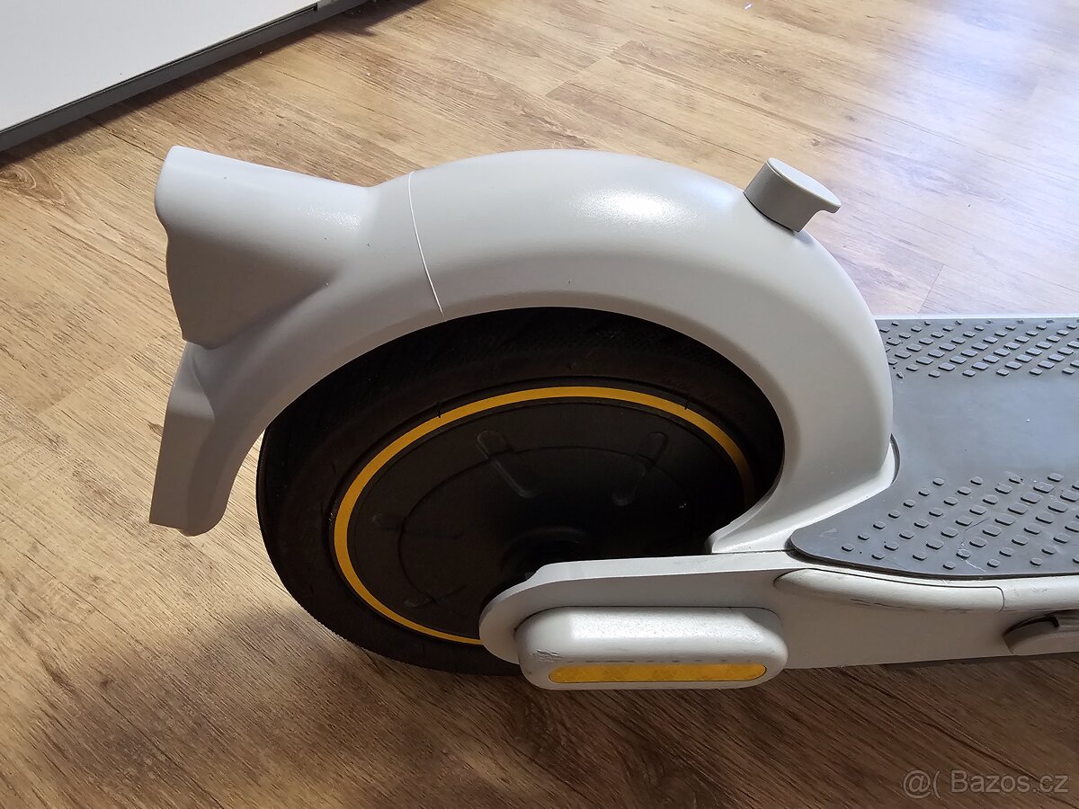 elektrická koloběžka Ninebot KickScooter MAX G30LE. - 8